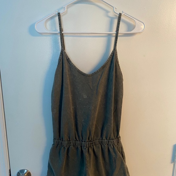 olive green romper - Picture 1 of 2